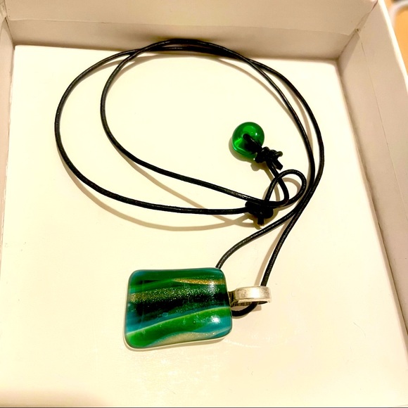 🌻HP🌻Green/Blue Jewel Pendant Necklace w Lariat Style Loop Clasp - Picture 2 of 3